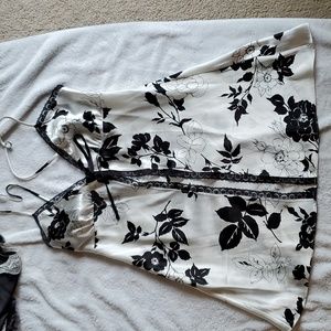 NWOT Victoria's Secret black/cream Chemise front open in Size Small